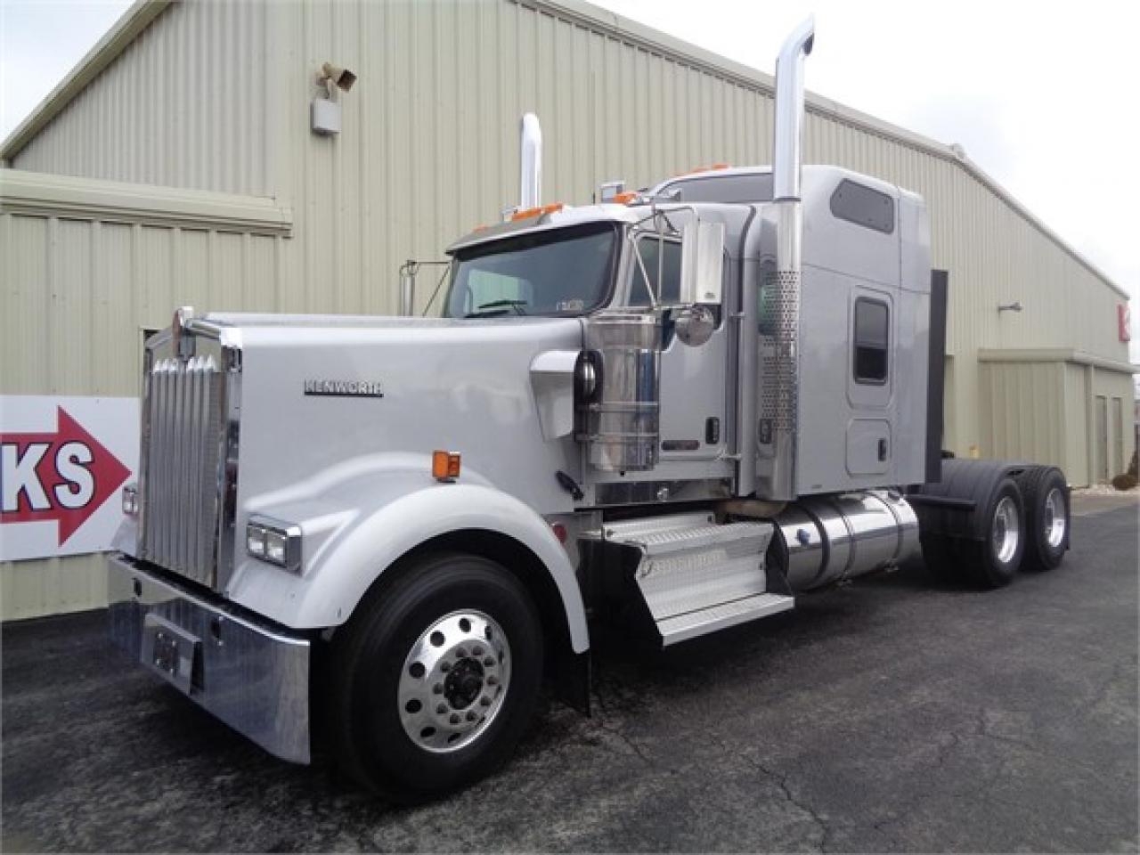 Used 2019 KENWORTH W900 For Sale in Clearfield, Pe 16830 - Grape 4.9